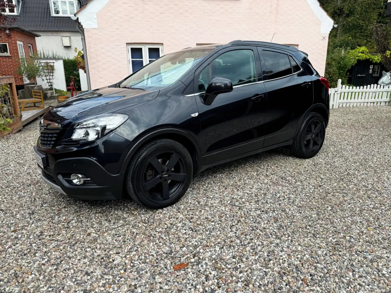 Billede 1 - Nyserviceret, synet og med træk Opel Mokka