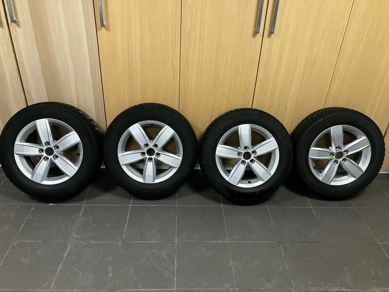 Billede 6 -  Orginale Vw alufælge 5 x 100 med Vinterdæk 