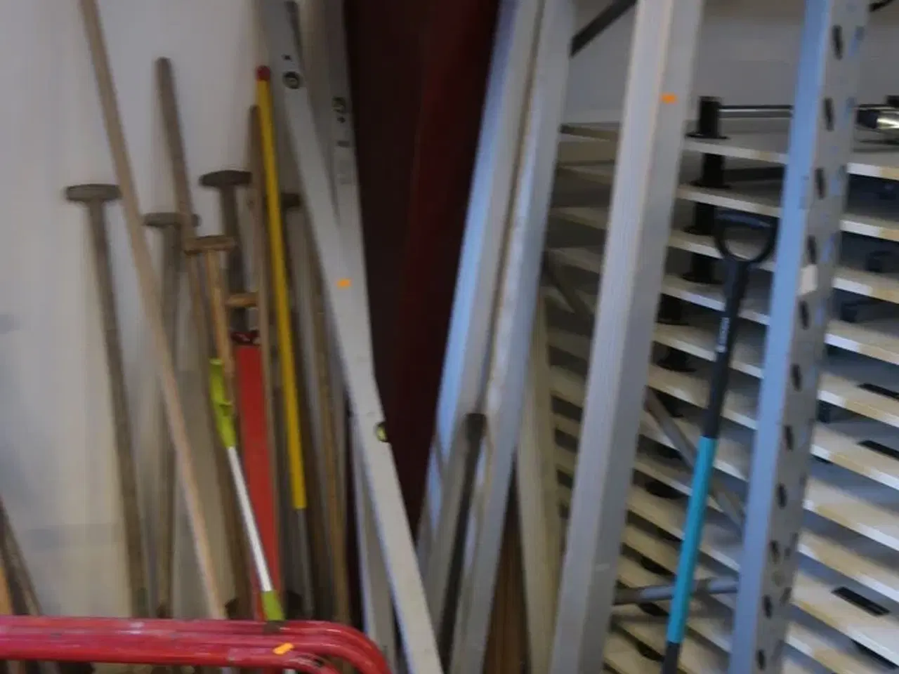 Billede 2 - Haveredskaber, bukke og vaterpaser