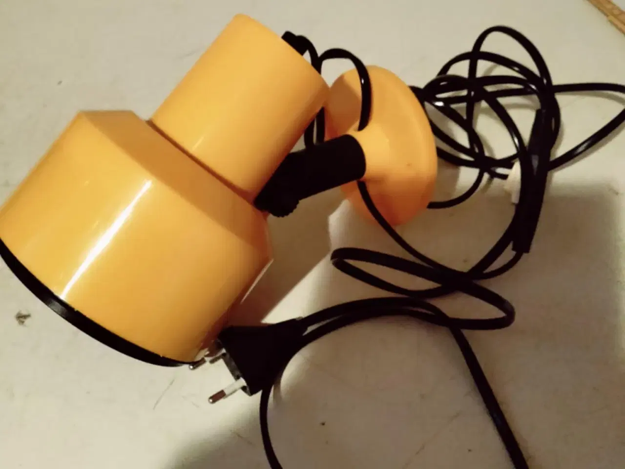 Billede 1 - super fed væglampe i fed gul farve 