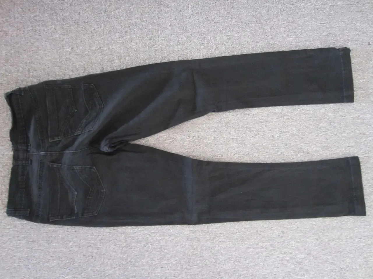 Billede 4 - Sorte lange bukser til pige i str. 146