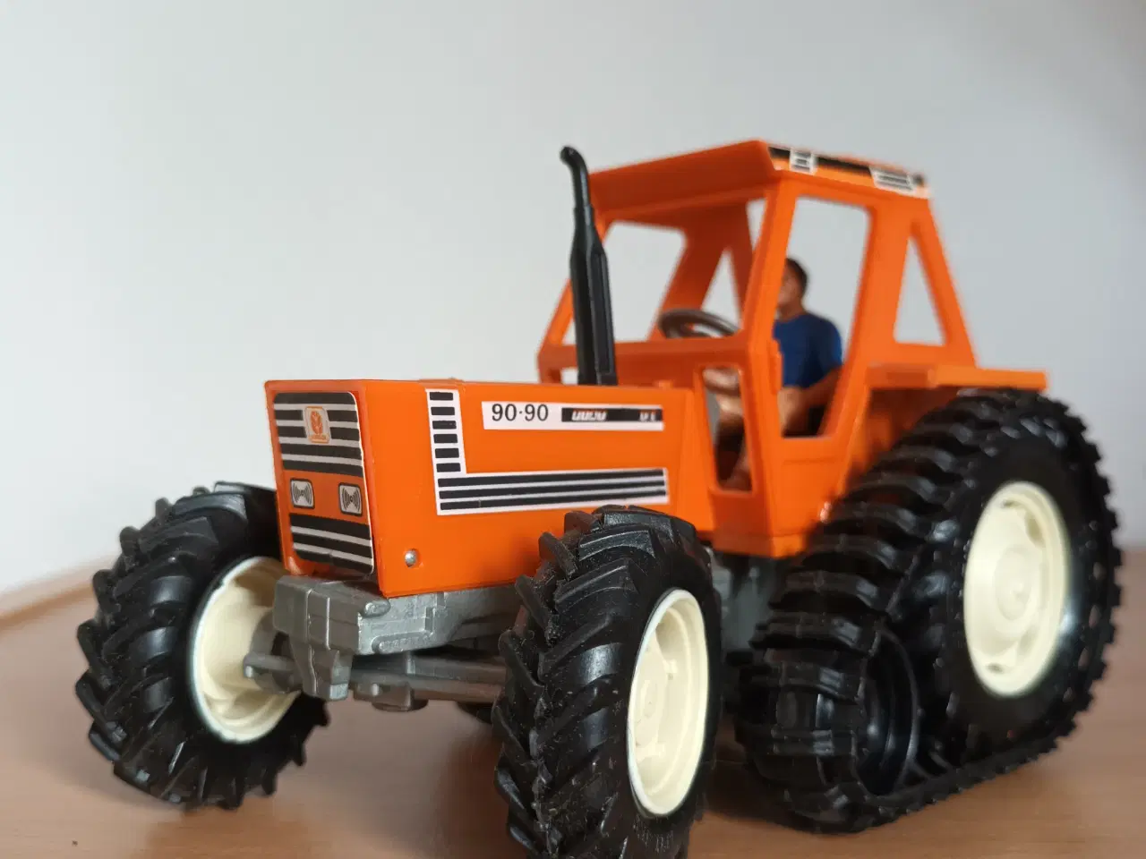 Billede 1 - Modeltraktor 