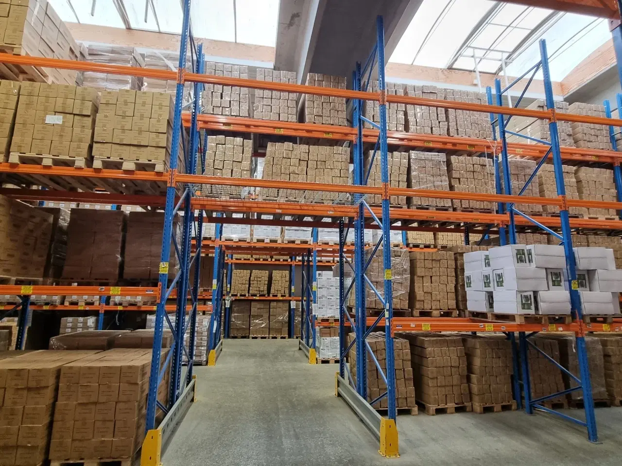 Billede 9 - Lagerbygning med porte og ramper udlejes