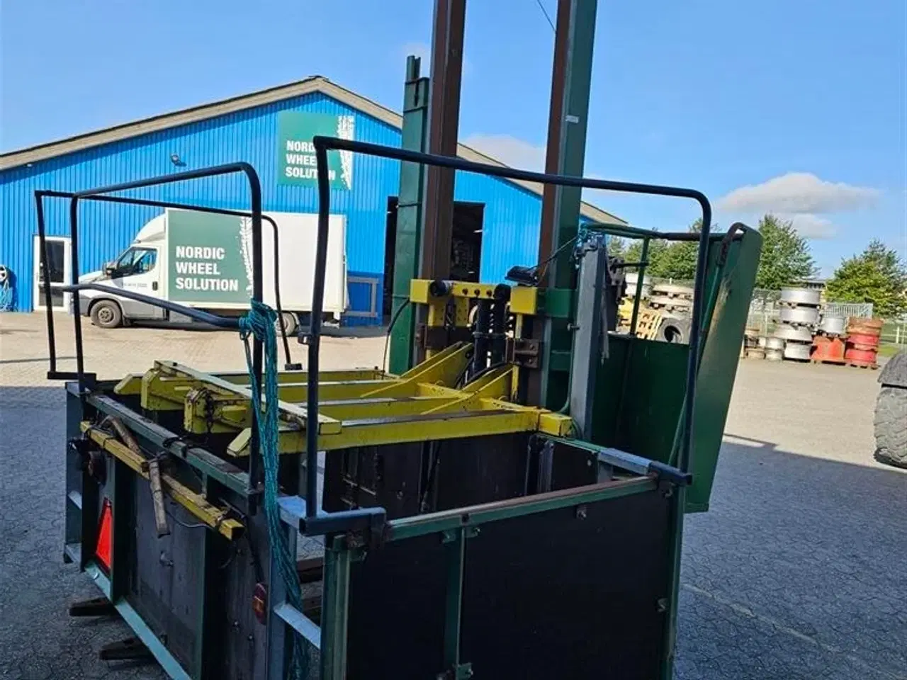 Billede 1 - CompacTree Pakkemaskine Med elevator i venstre side