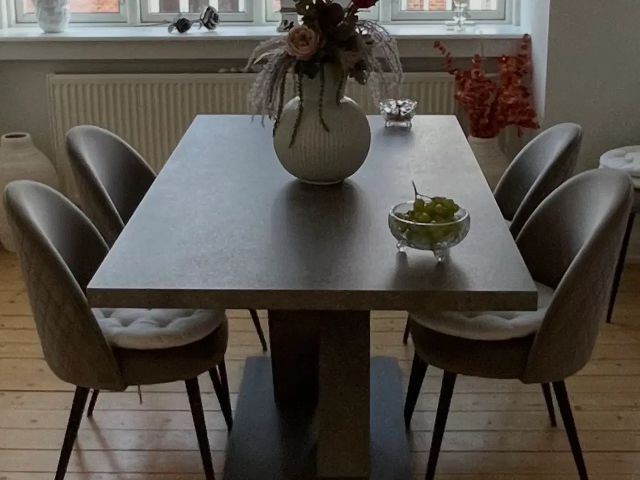 Billede 1 - Spisebord m/u stole