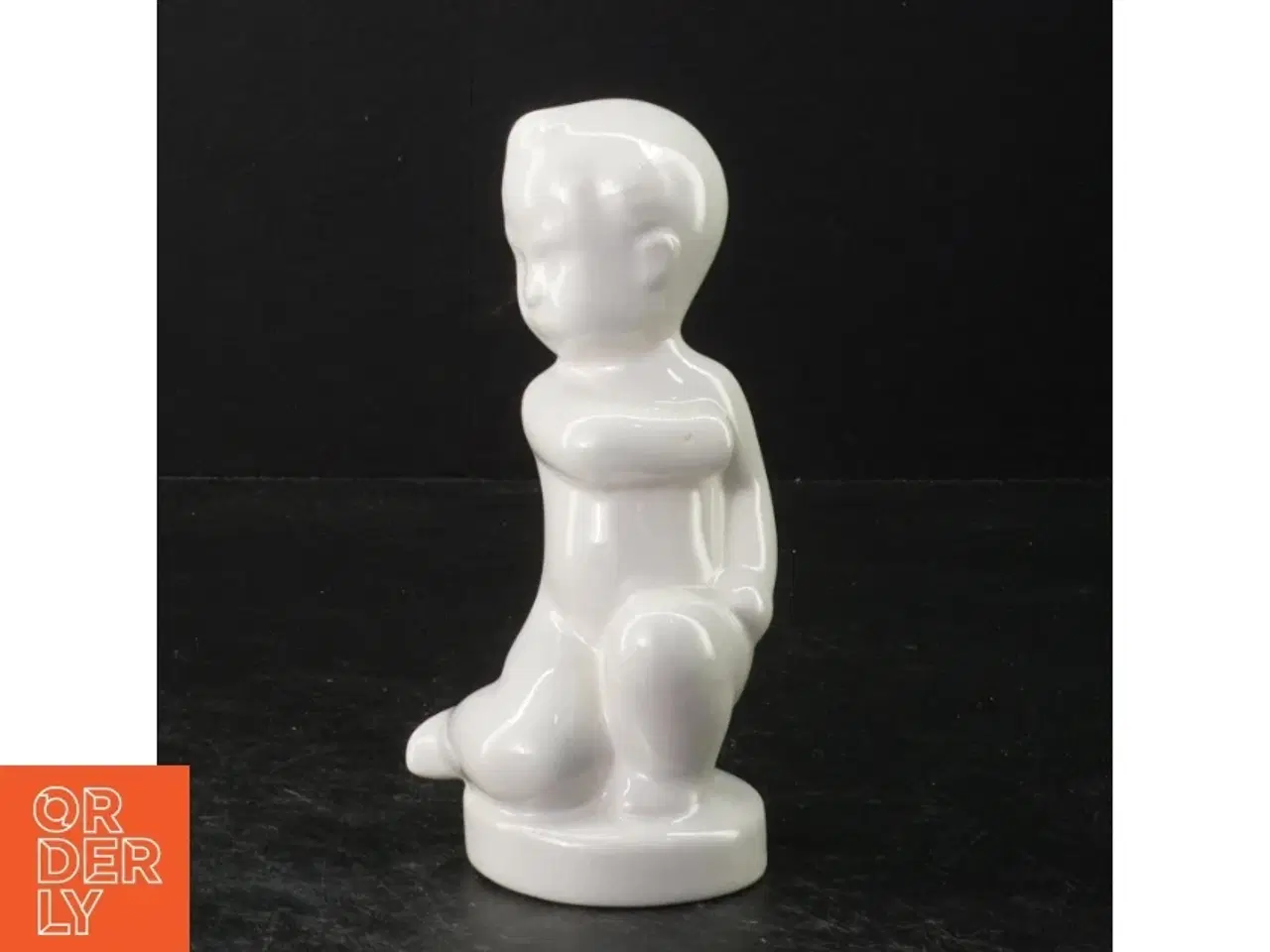 Billede 1 - Figur af dreng fra Søholm Stentøj (str. 15 x 7 cm)