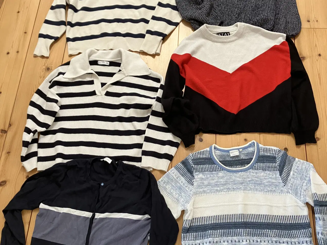 Billede 1 - 6 bluser / trøjer