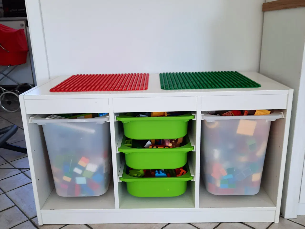 Billede 2 - Opbevaringsbord med masser af Lego Duplo