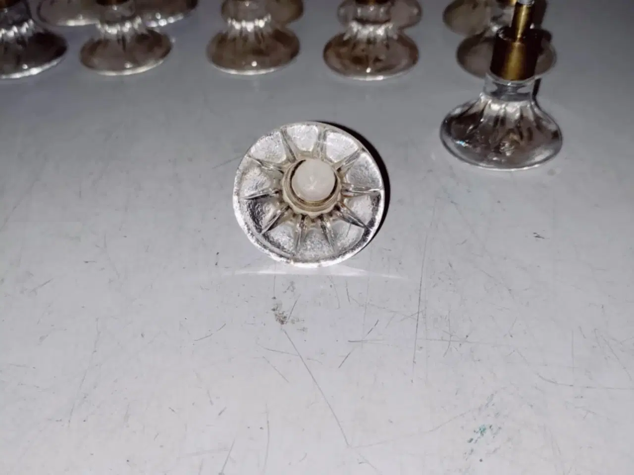 Billede 2 - 12 fede klare runde glas greb prisen er pr stk