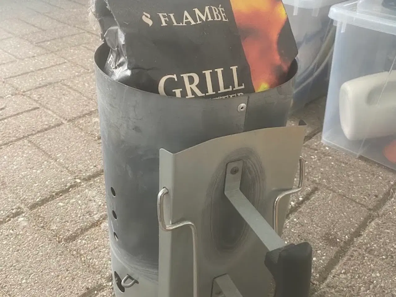 Billede 1 - Grillstarter og en pose kul