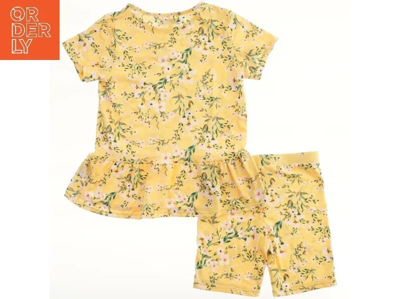 Billede 1 - Børnesæt med blomstermønster fra LIBERTÉ Ami (str. 122)