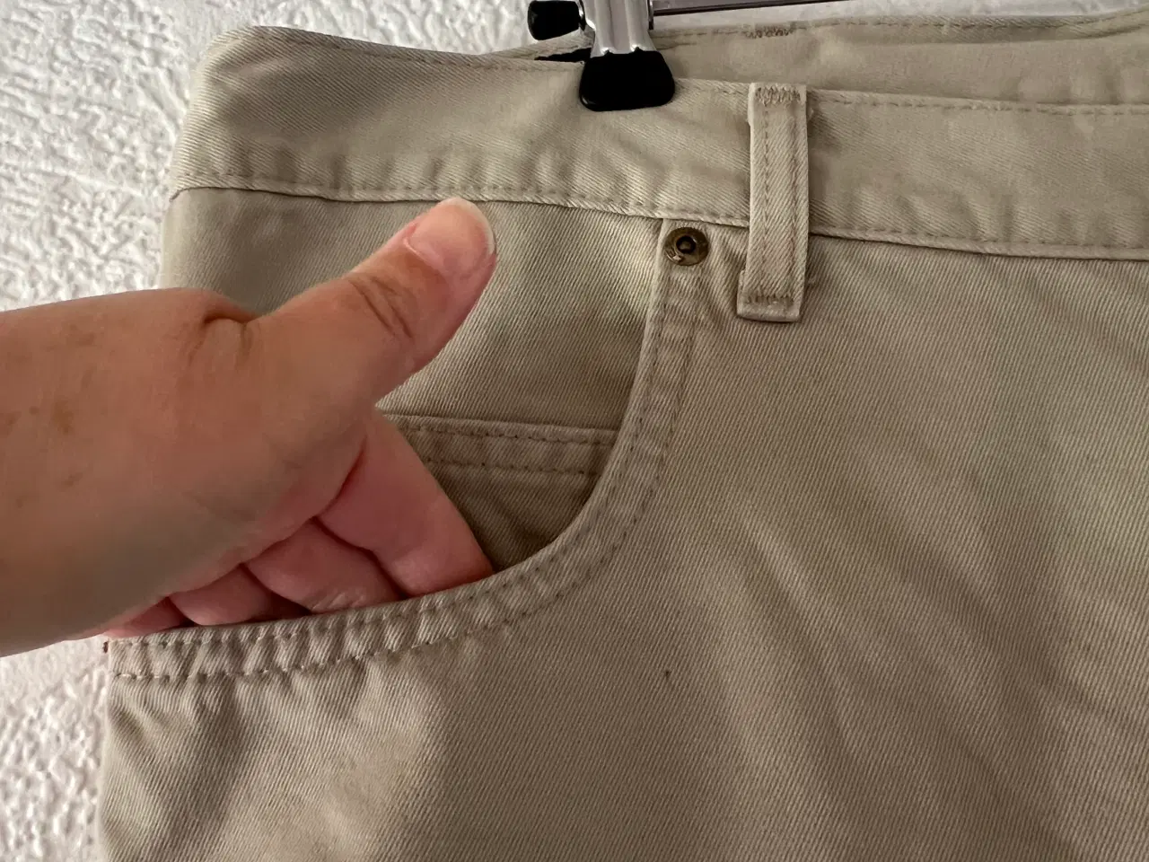 Billede 3 - Sandfarvet Jeans fra Lee. (Størrelse: W40/L32)
