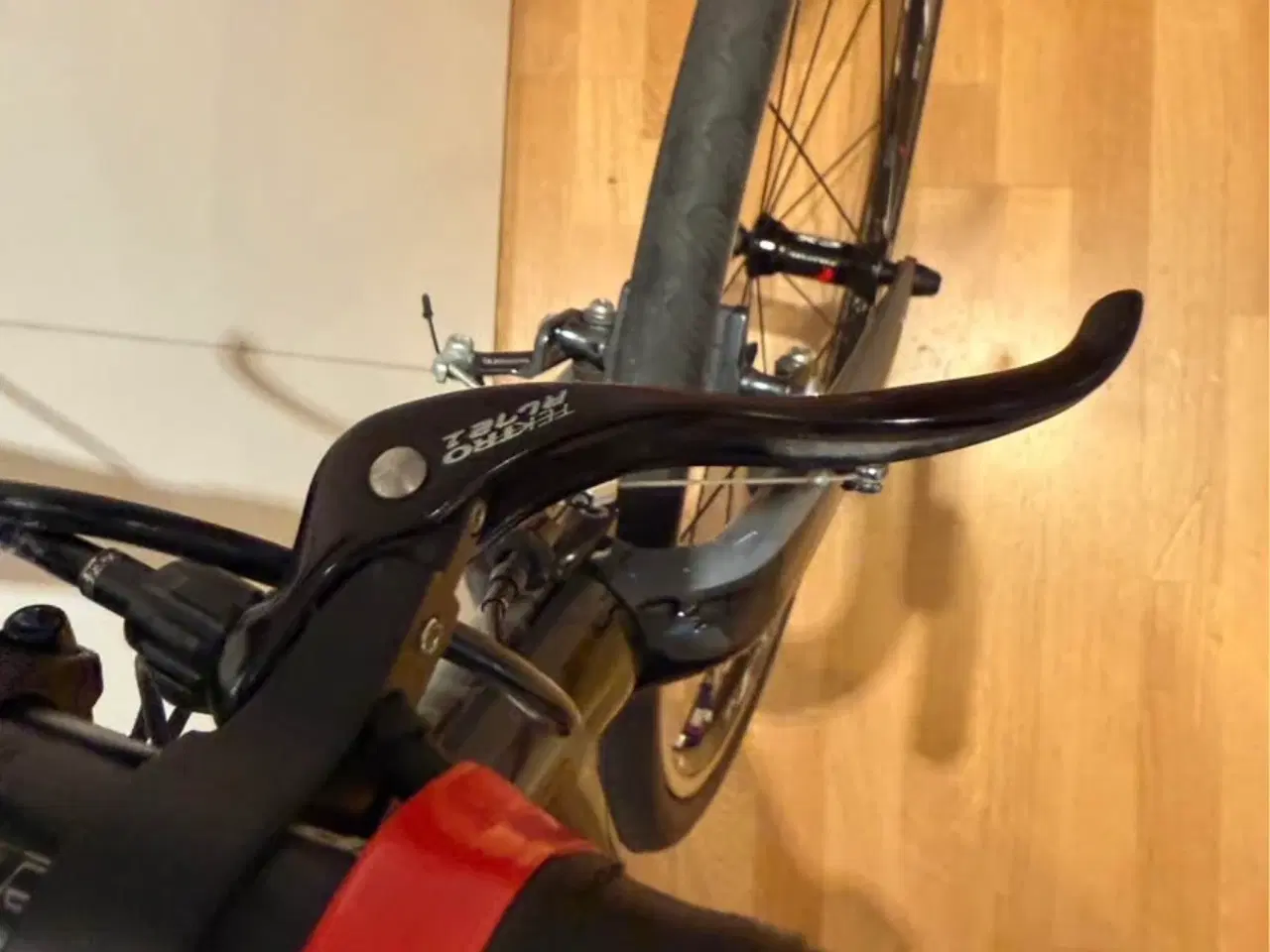 Billede 4 - Focus Mares AX Di2 med 2 sæt hjul