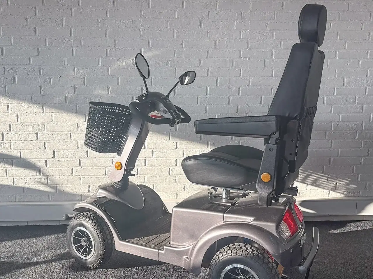 Billede 2 - LM-350 grå