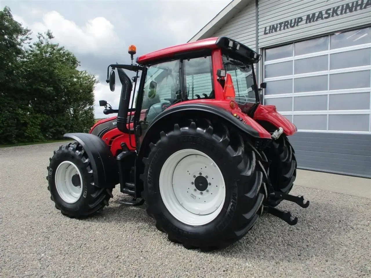 Billede 3 - Valtra N142 Med frontlift