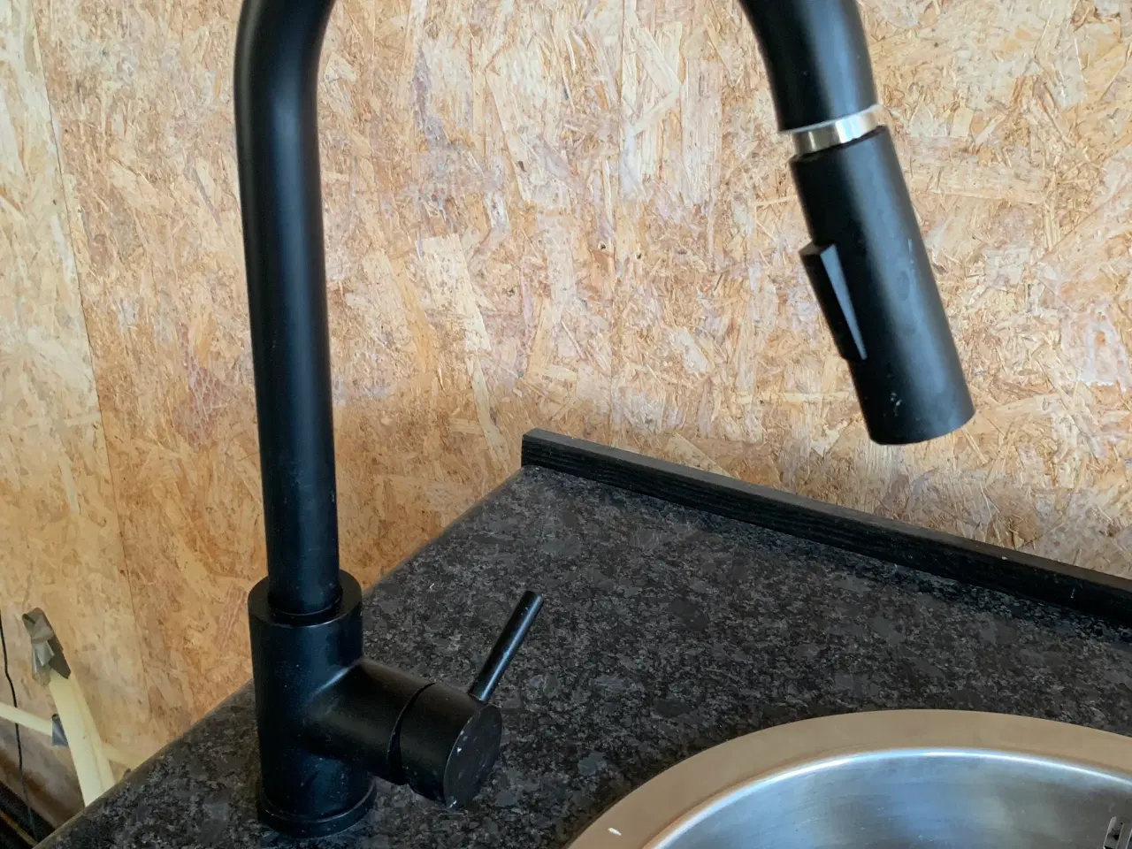 Billede 2 - 2 Ude - køkkenborde med granit bordplader