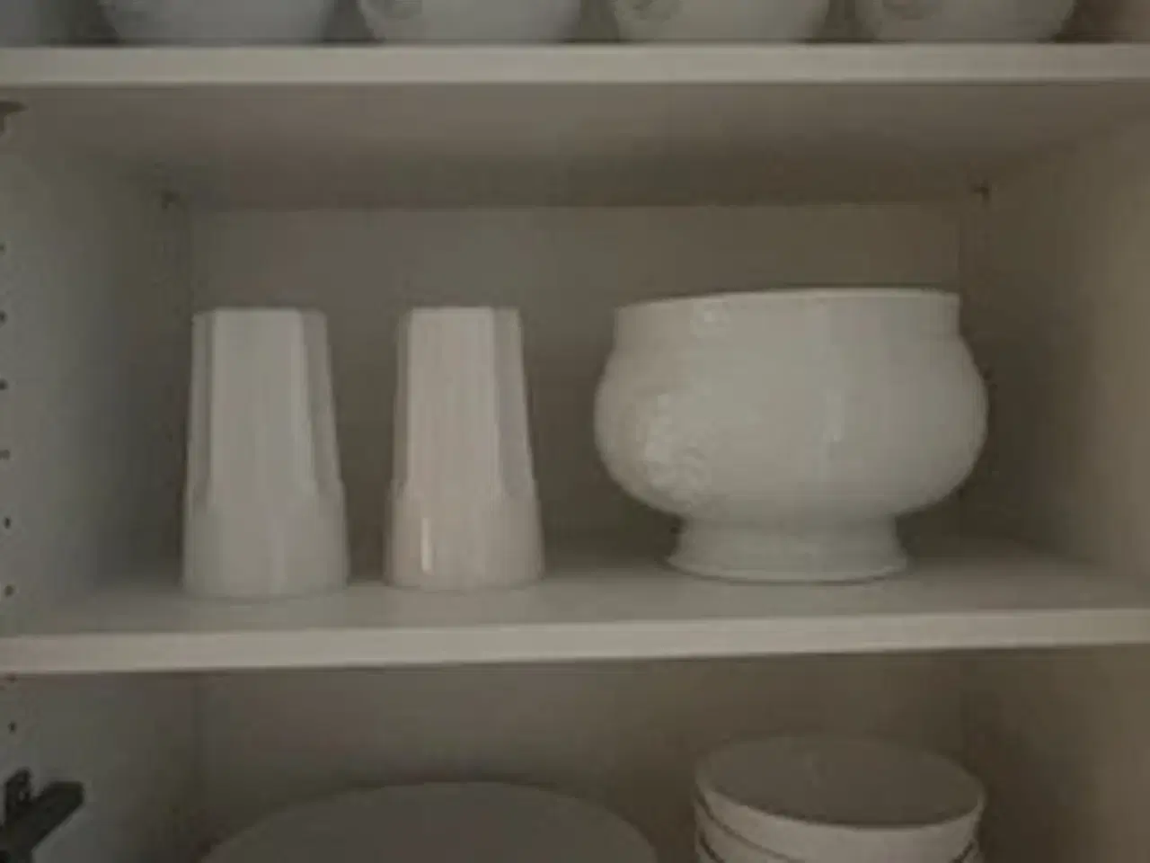 Billede 2 - Flot hvidt porcelæn- og tallerkensæt