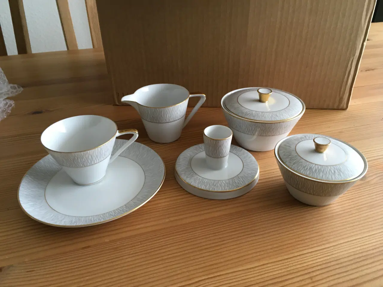 Billede 11 - Spisestel med guldkant, KOH-I-NOOR