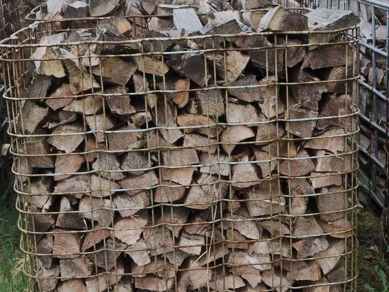 Billede 1 - Tørt brænde savet og flækket