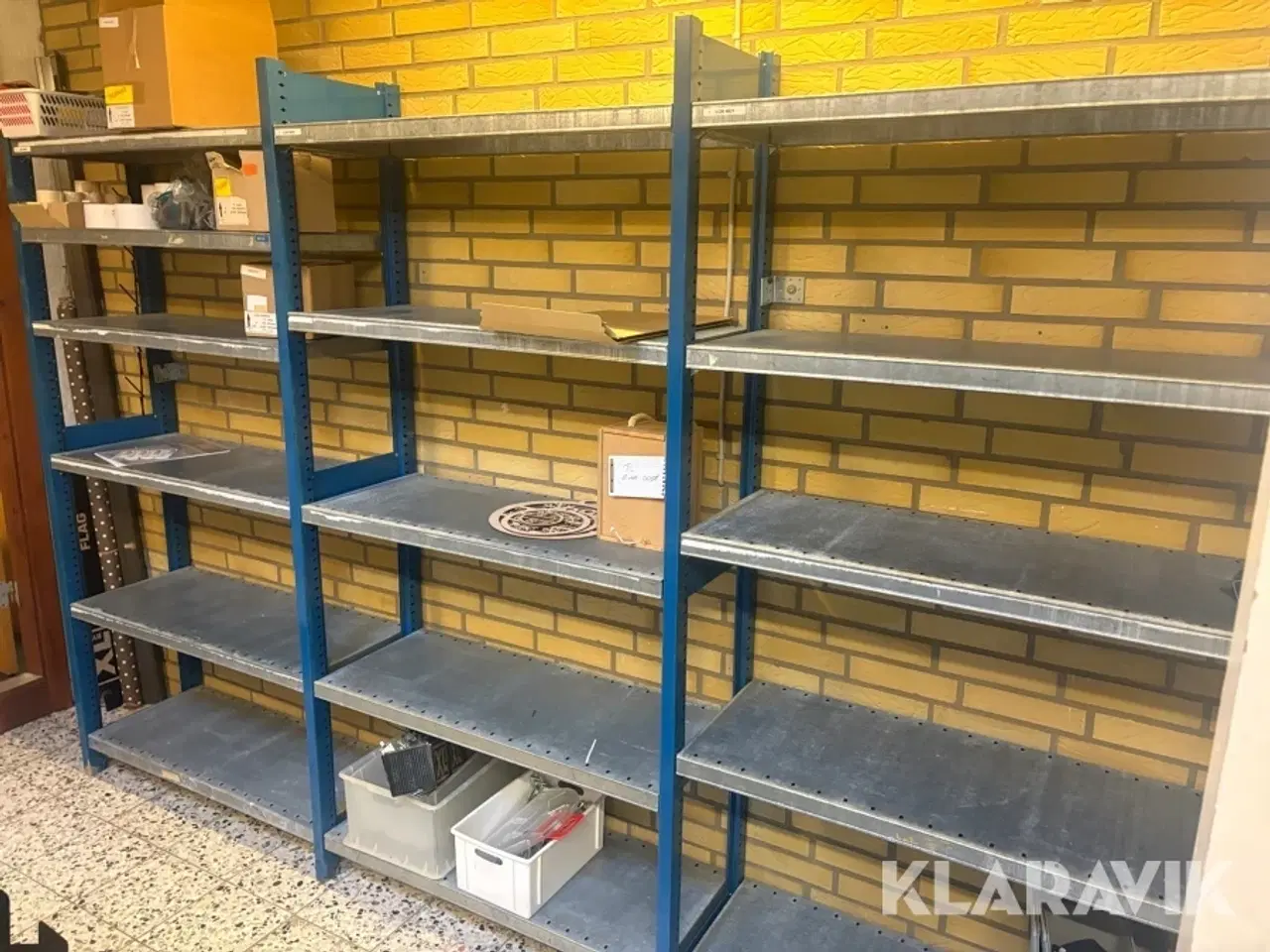 Billede 1 - Reoler - 17 ens sektioner, 36 hylder i alt