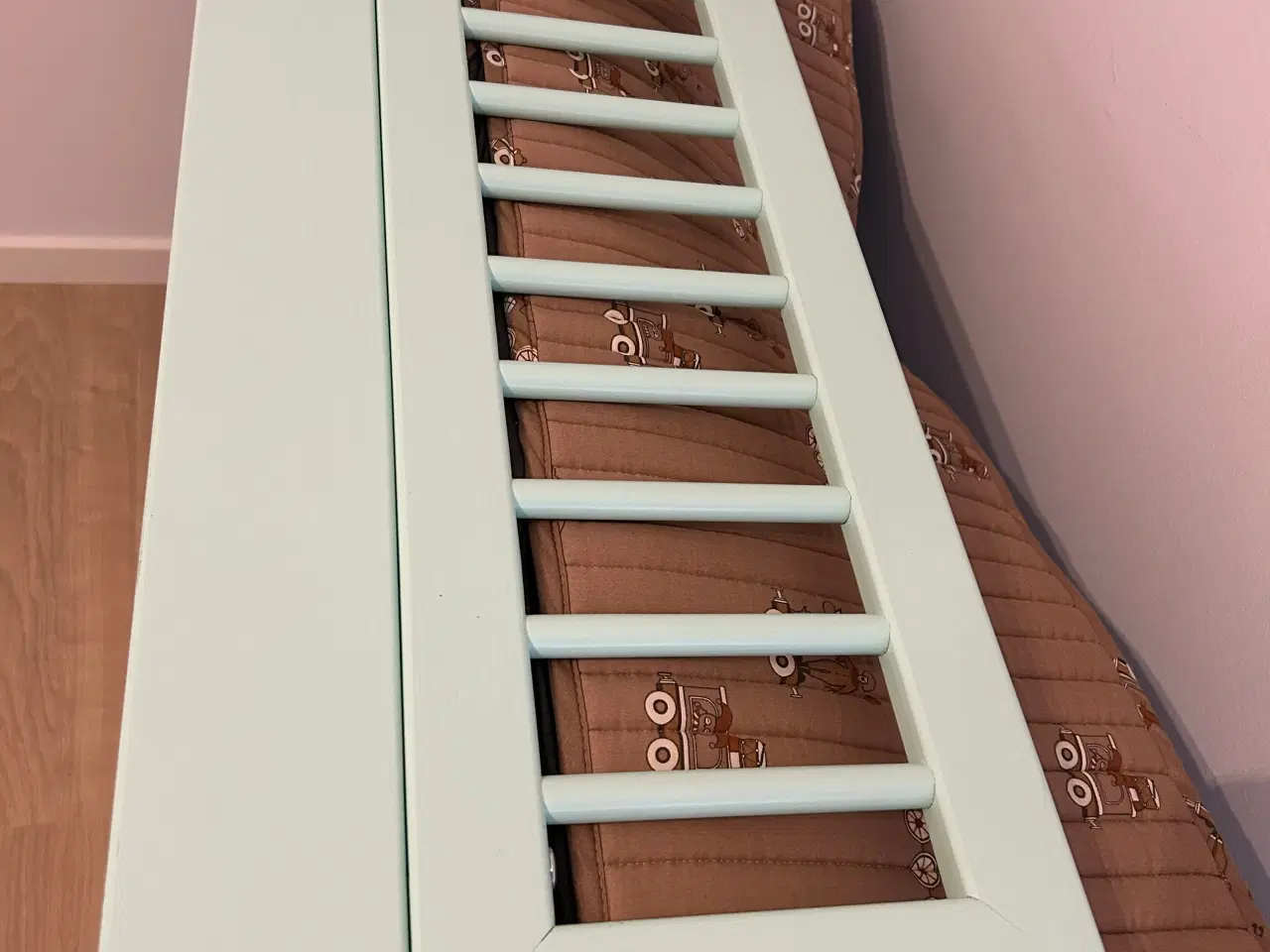 Billede 1 - Flot Juniorseng 