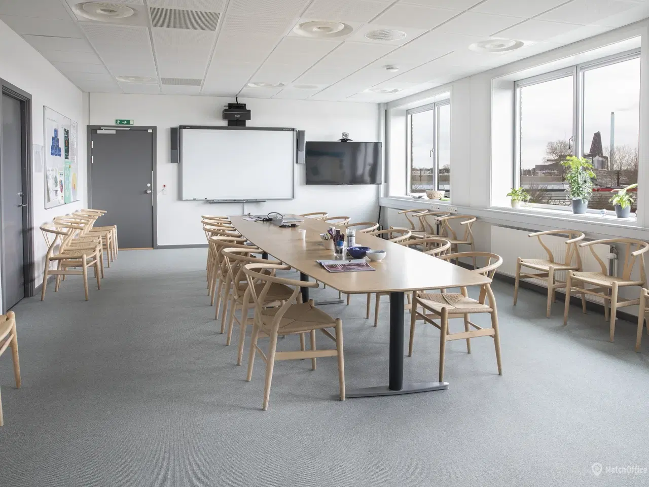 Billede 1 - Lyst og rummeligt kontor/klinik på 620 m² ved Trekroner Station