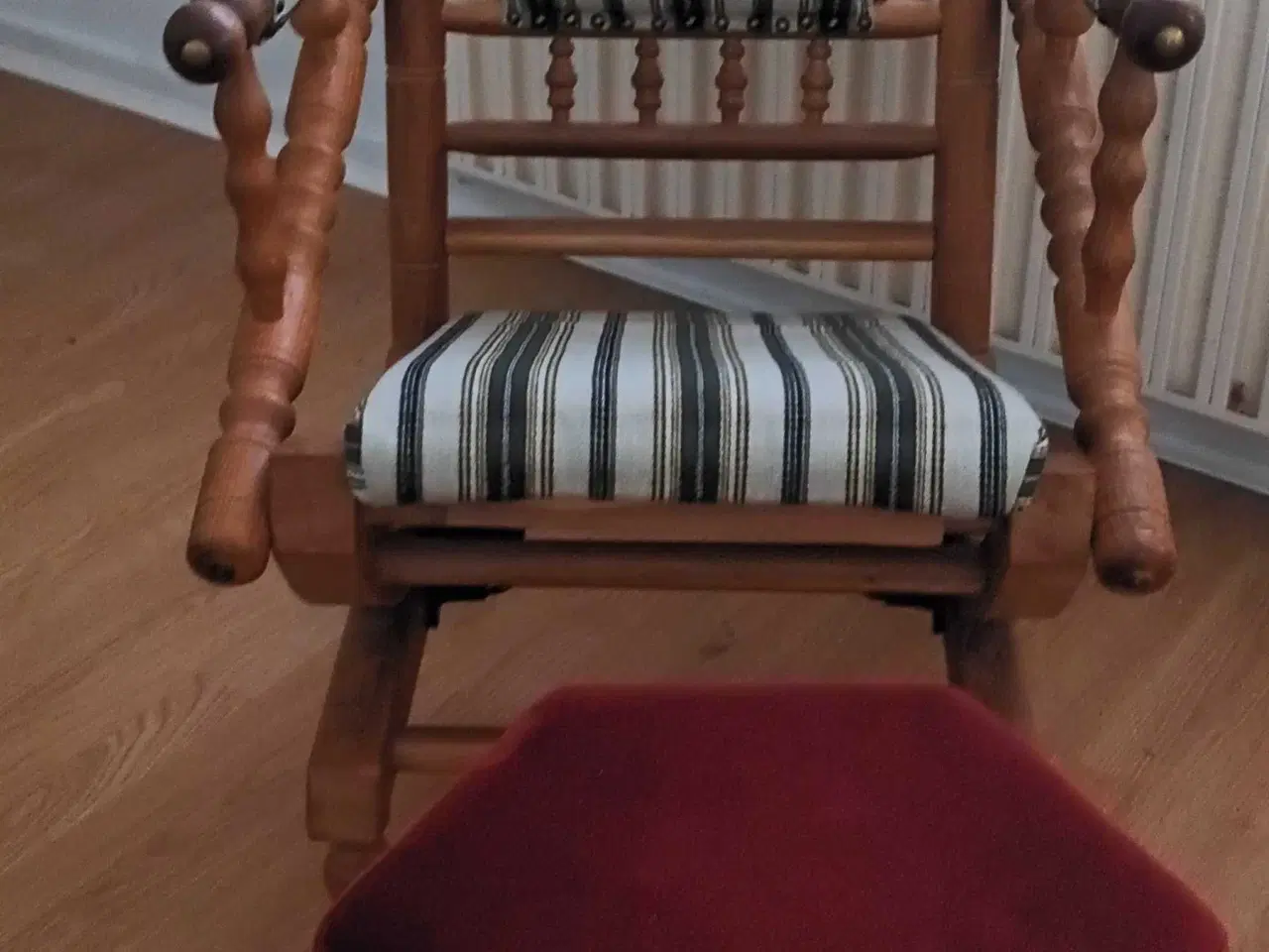 Billede 2 - Flot gyngestol i egetræ