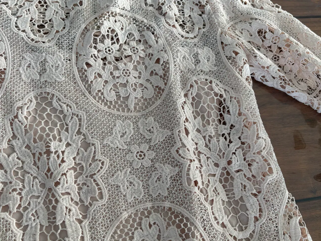 Billede 3 - Lyserød blondekjole str m