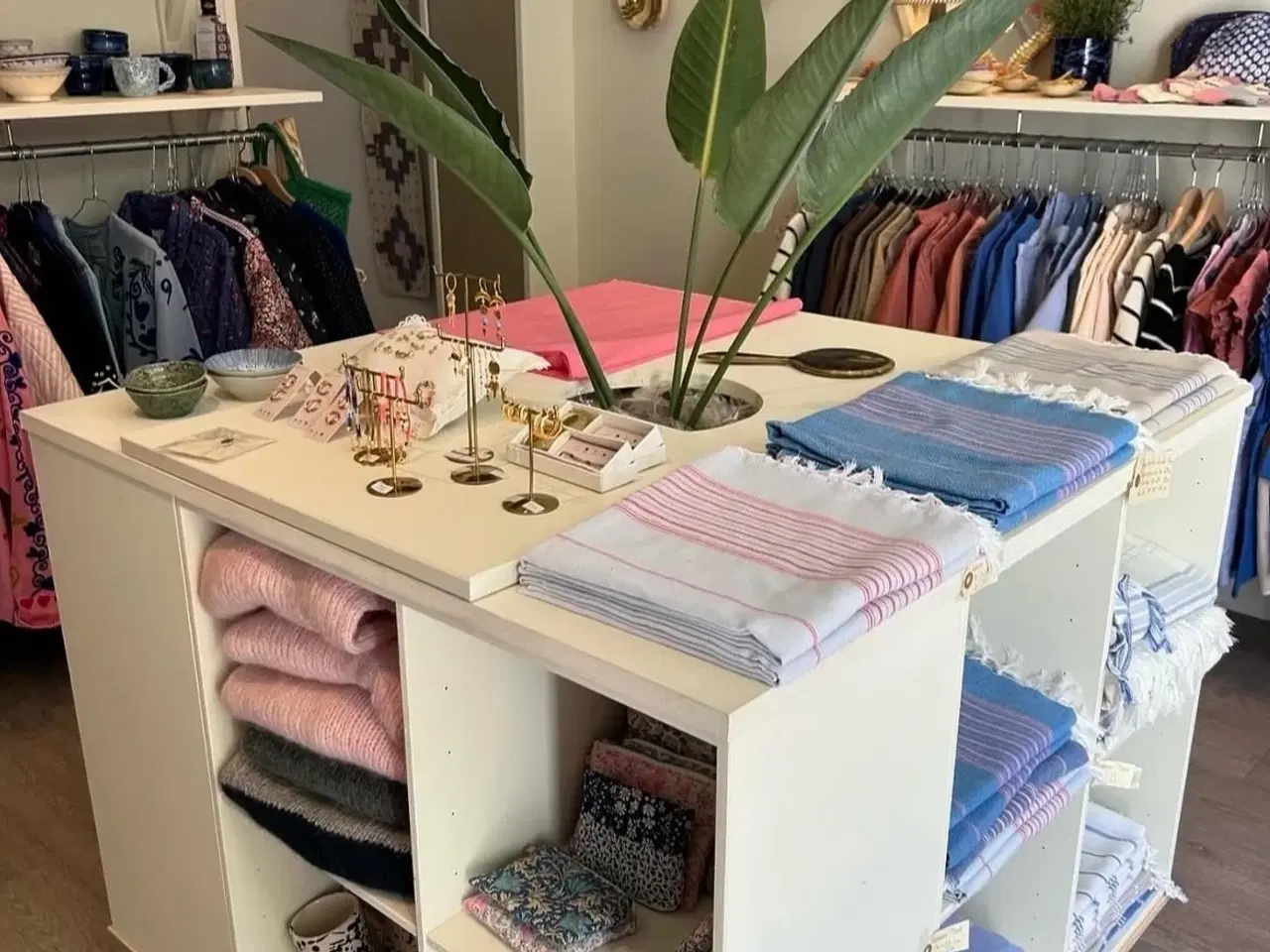 Billede 4 - ATTRAKTIVT BUTIKSLOKALE TIL LEJE I CHARLOTTENLUND VED JÆGERSBORG ALLE