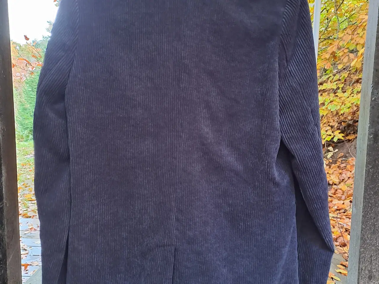 Billede 2 - Fløjslblazer fra Gina Tricot