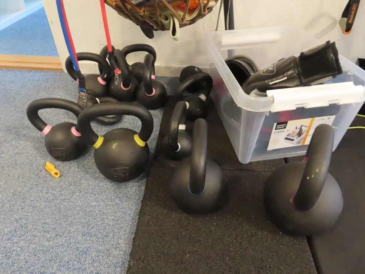 Billede 6 - Parti kettlebells, hullahopringe, elastikker, m.v.