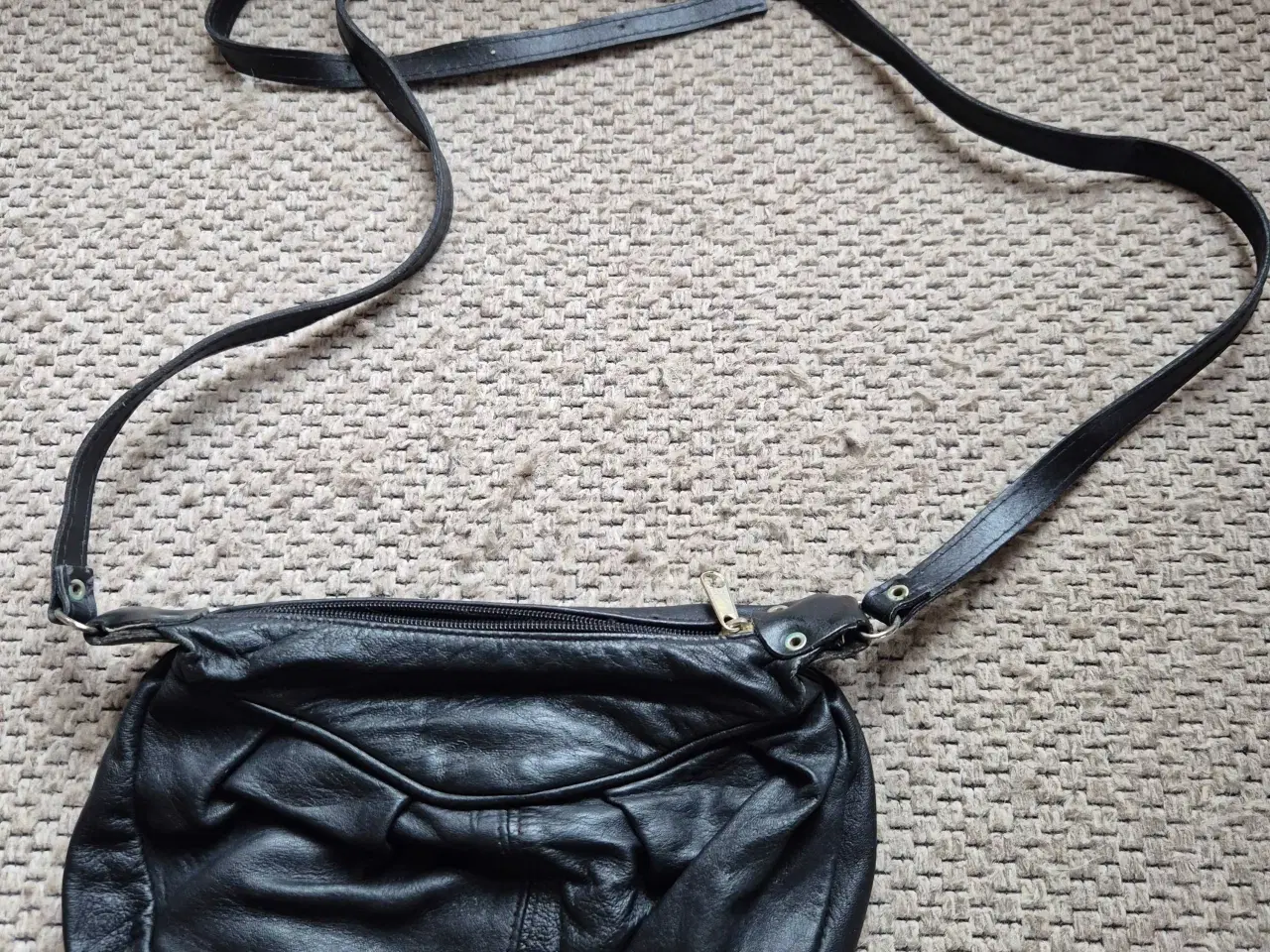 Billede 1 - Lille skindtaske