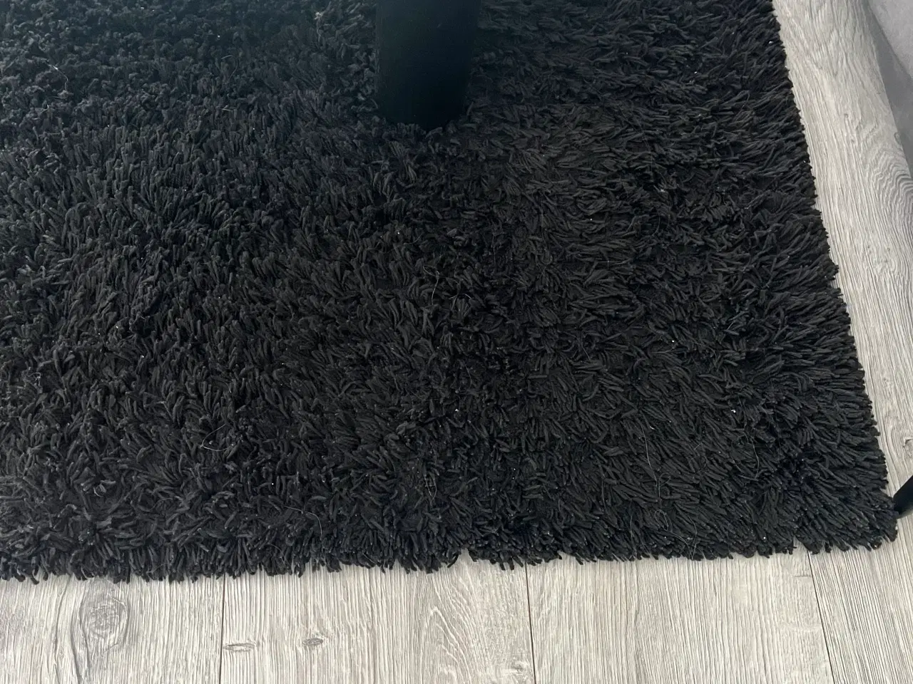 Billede 2 - Sort tæppe til under sofabord