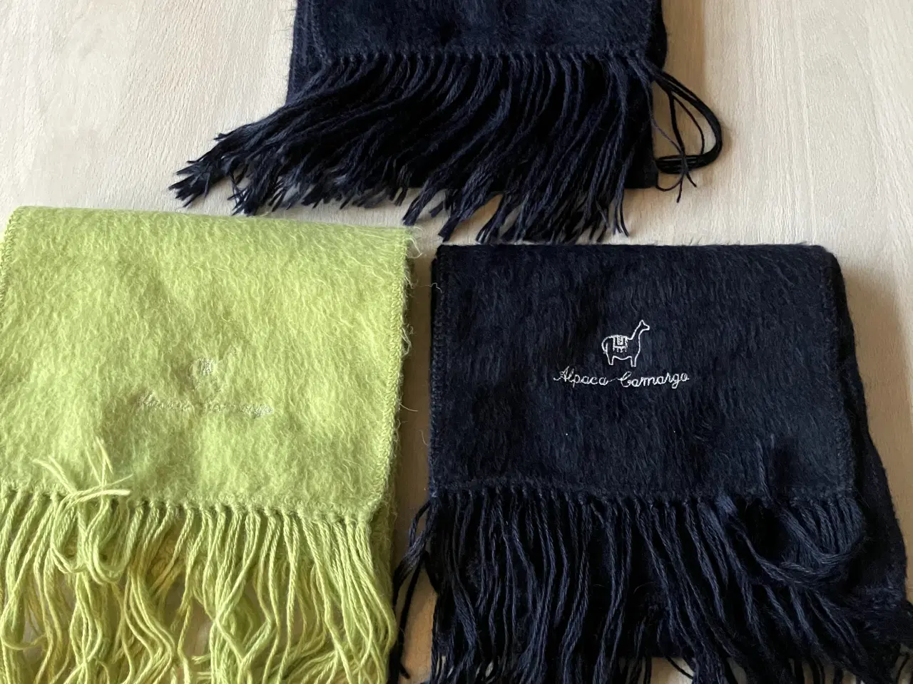 Billede 1 - 2 sorte Alpaca tørklæder fra Camargo.. Nye