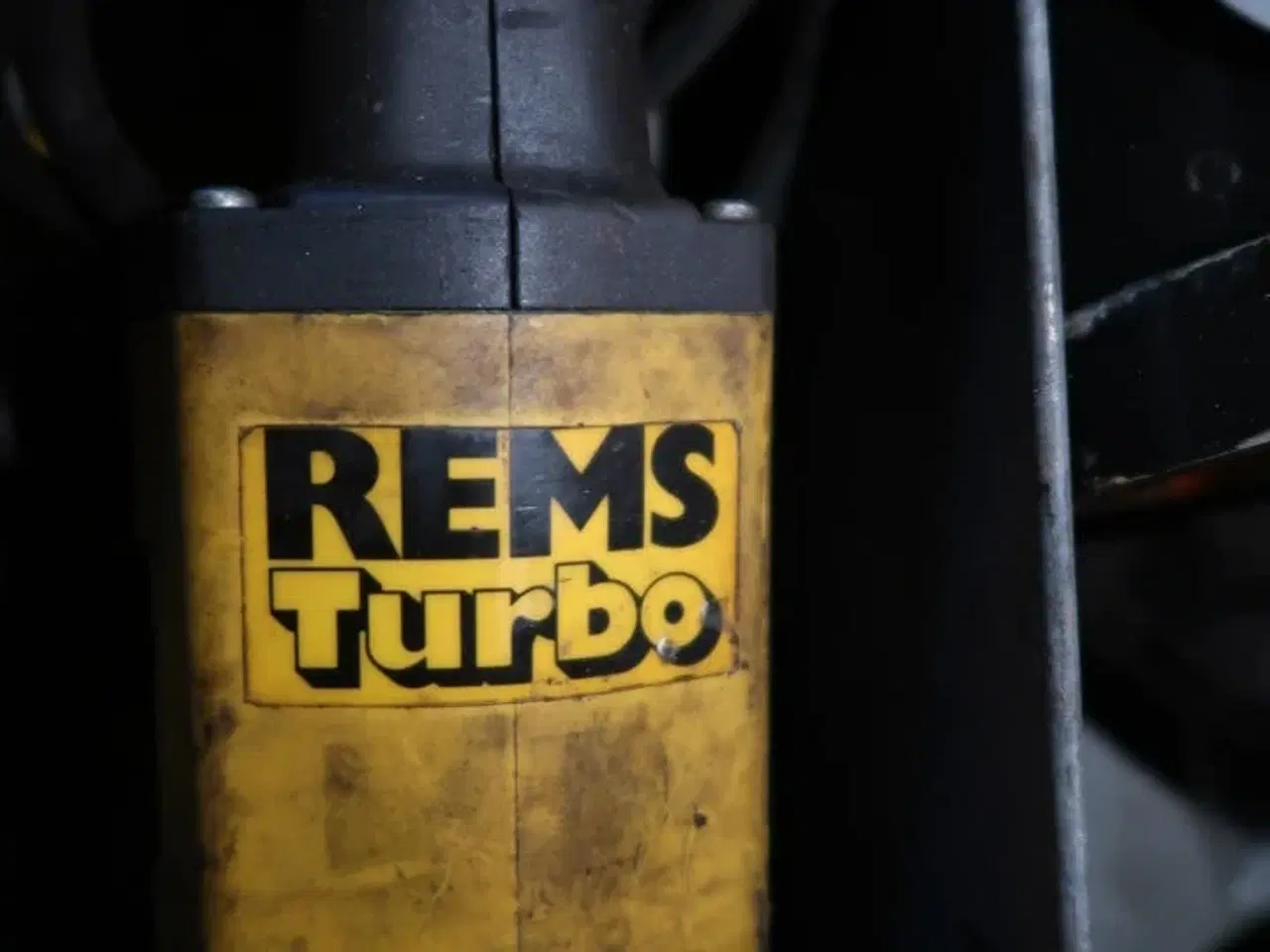 Billede 6 - Kasse med div. Værktøj bl.a. afkorter REMS Turbo