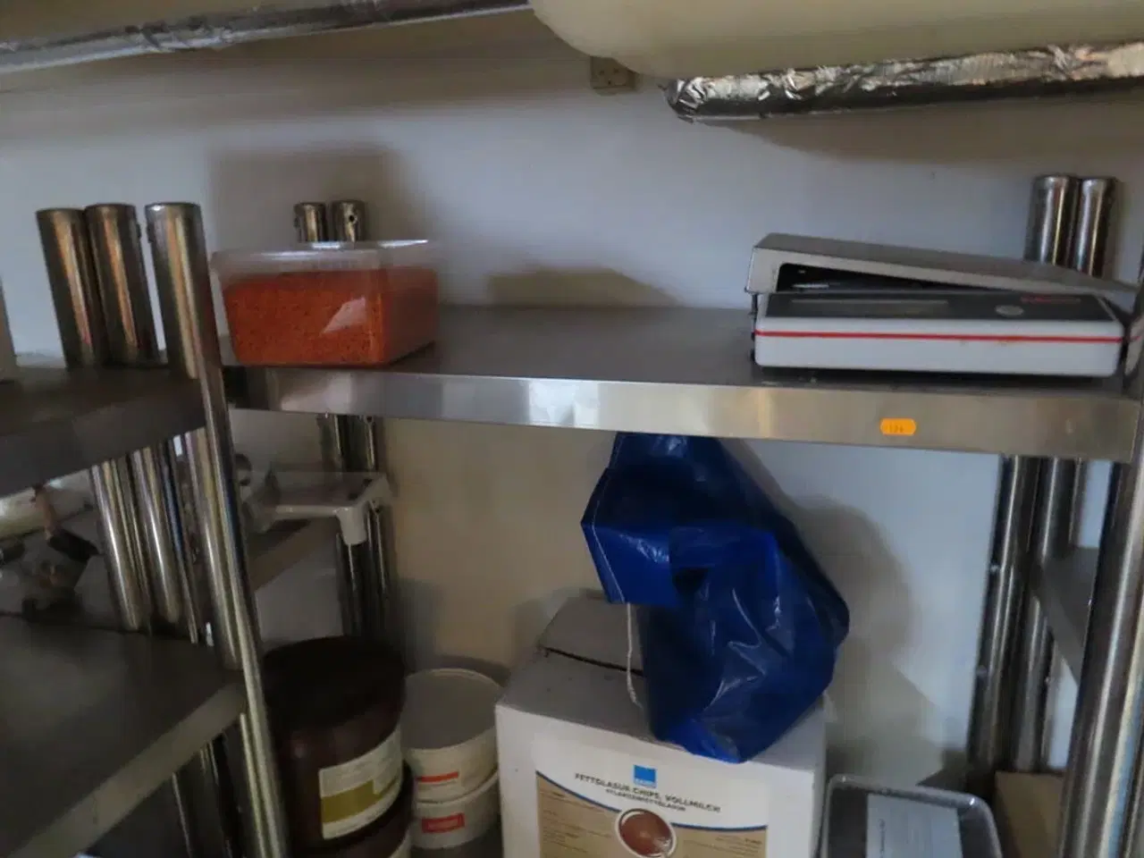 Billede 13 - Div. reoler med indhold