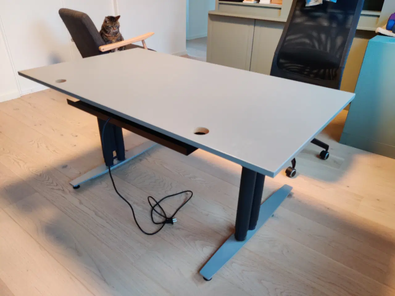 Billede 3 - Arbejdsbord med Hæve/Sænke.