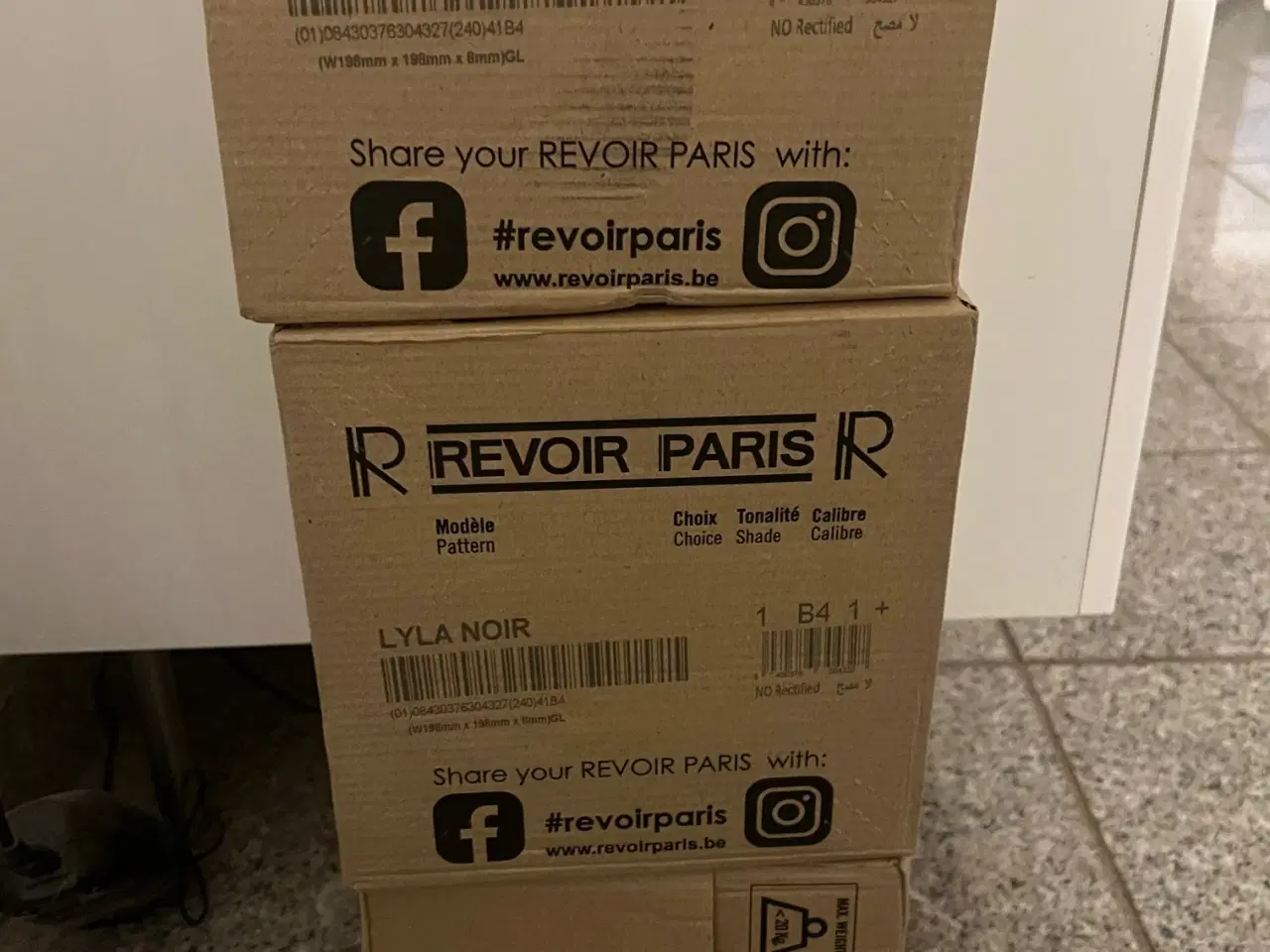 Billede 2 - Fliser til gulv og væk