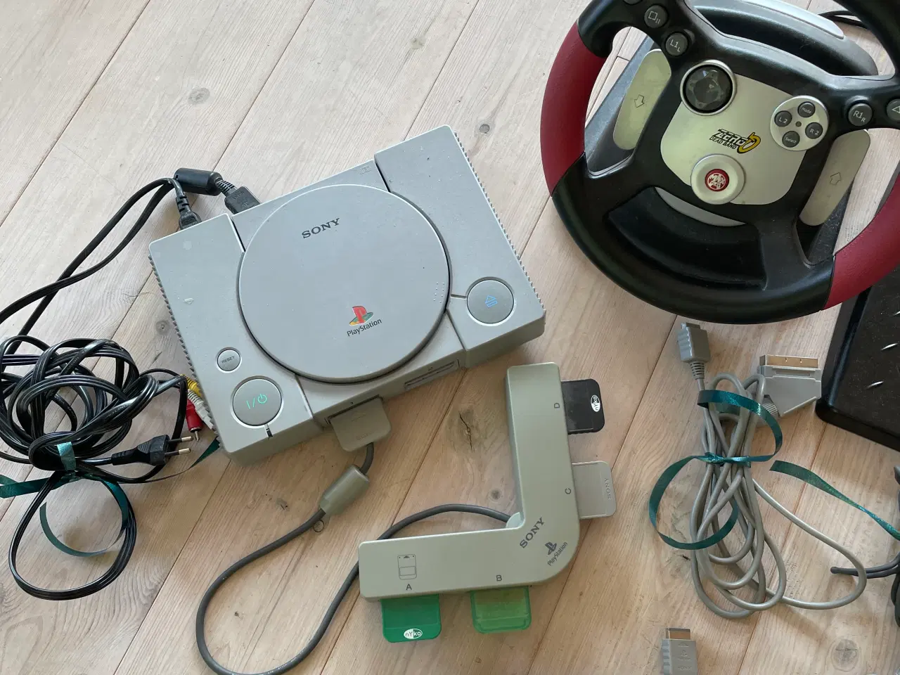 Billede 2 - Playstation 1 med spil og tilbehør 