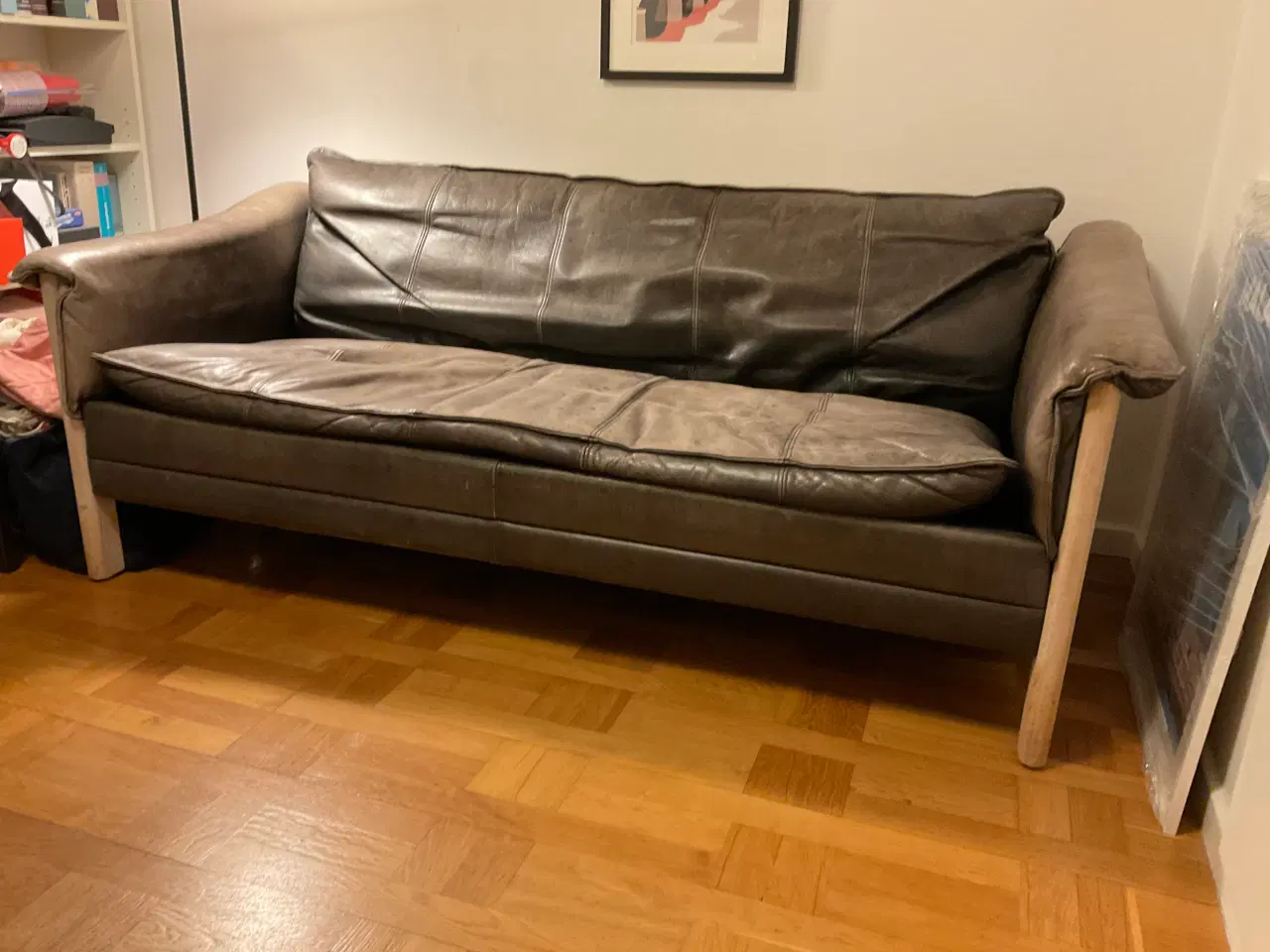 Billede 2 - Rustik Sofa med sort læder