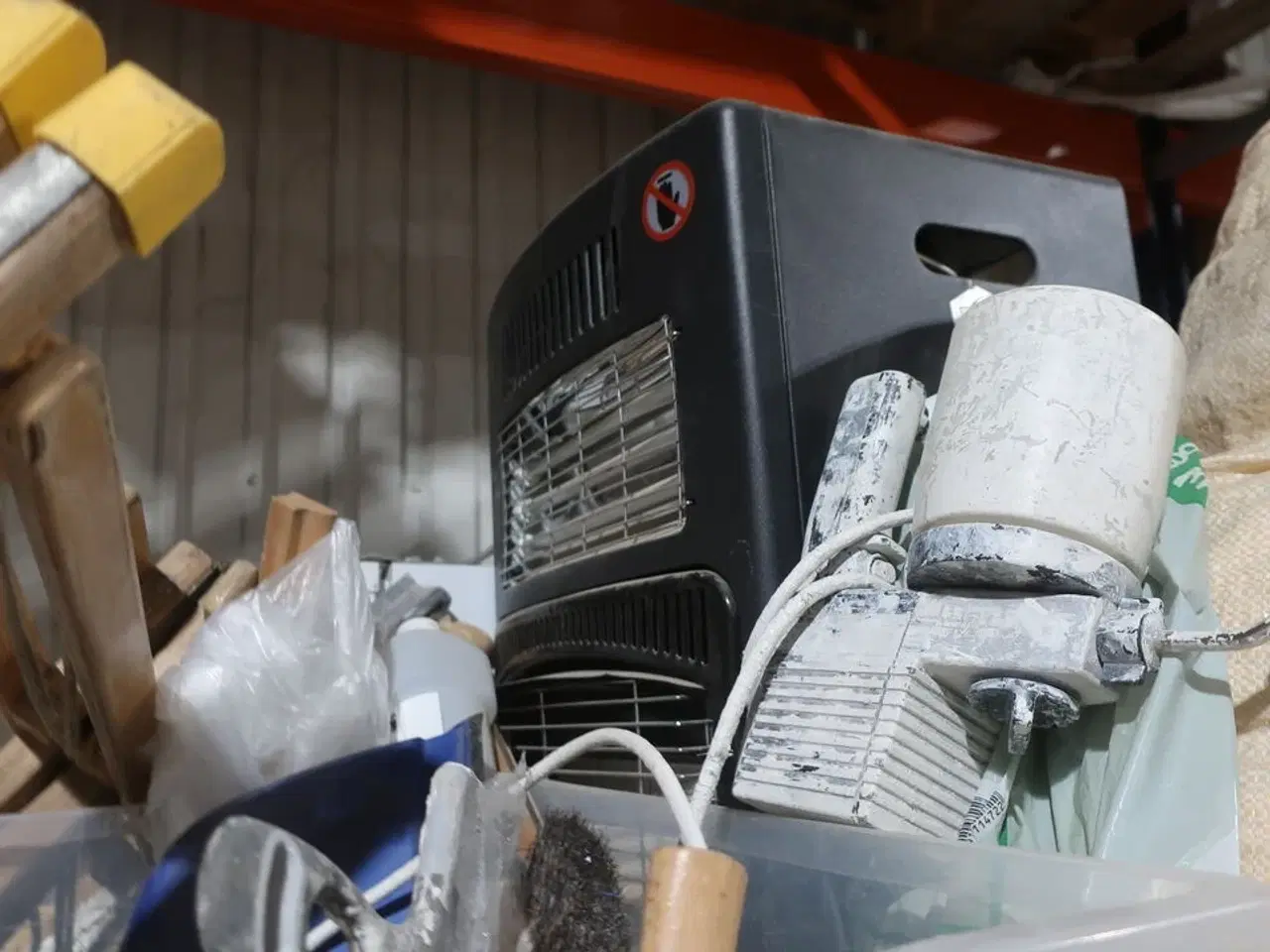 Billede 3 - Palle med varmeovn, malersprøjte m.m.