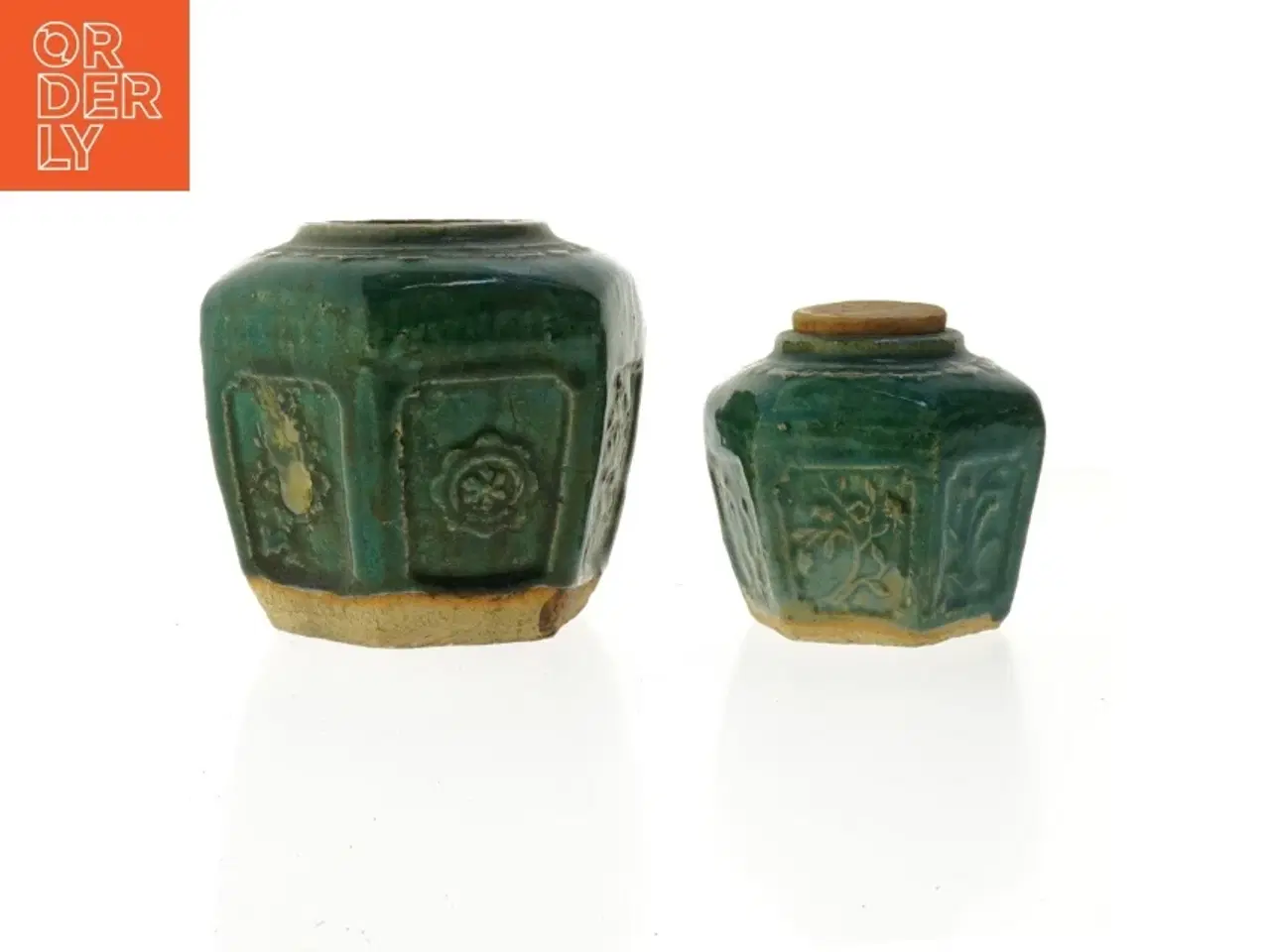 Billede 1 - To gamle grønne kinesiske keramikkrukker med korklåg (str. 12 cm. og. 9 cm)