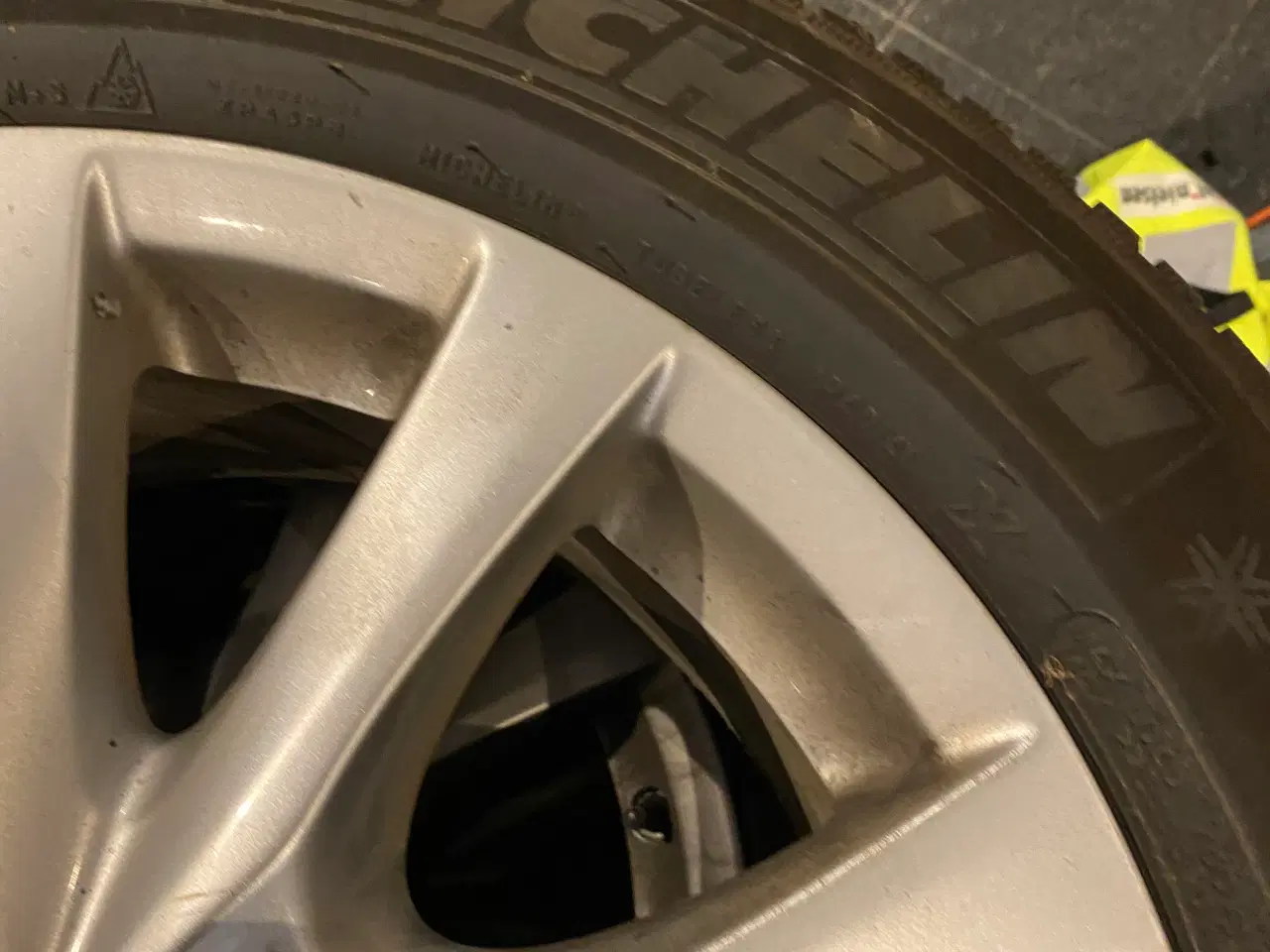 Billede 2 - Mazda fælge med vinter dæk 