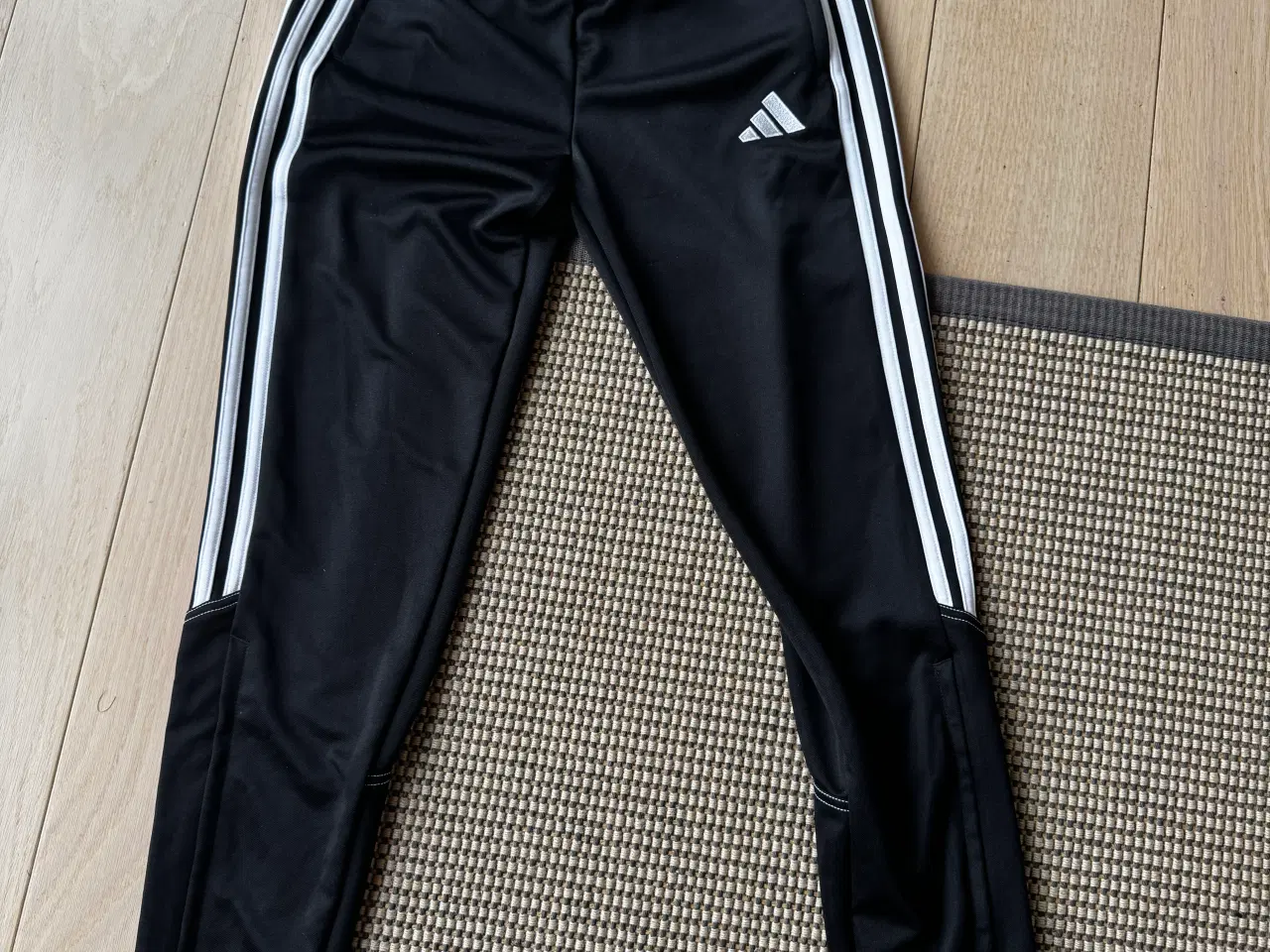 Billede 1 - Træningsbukser, børnetøj, Adidas, fodbold tøj