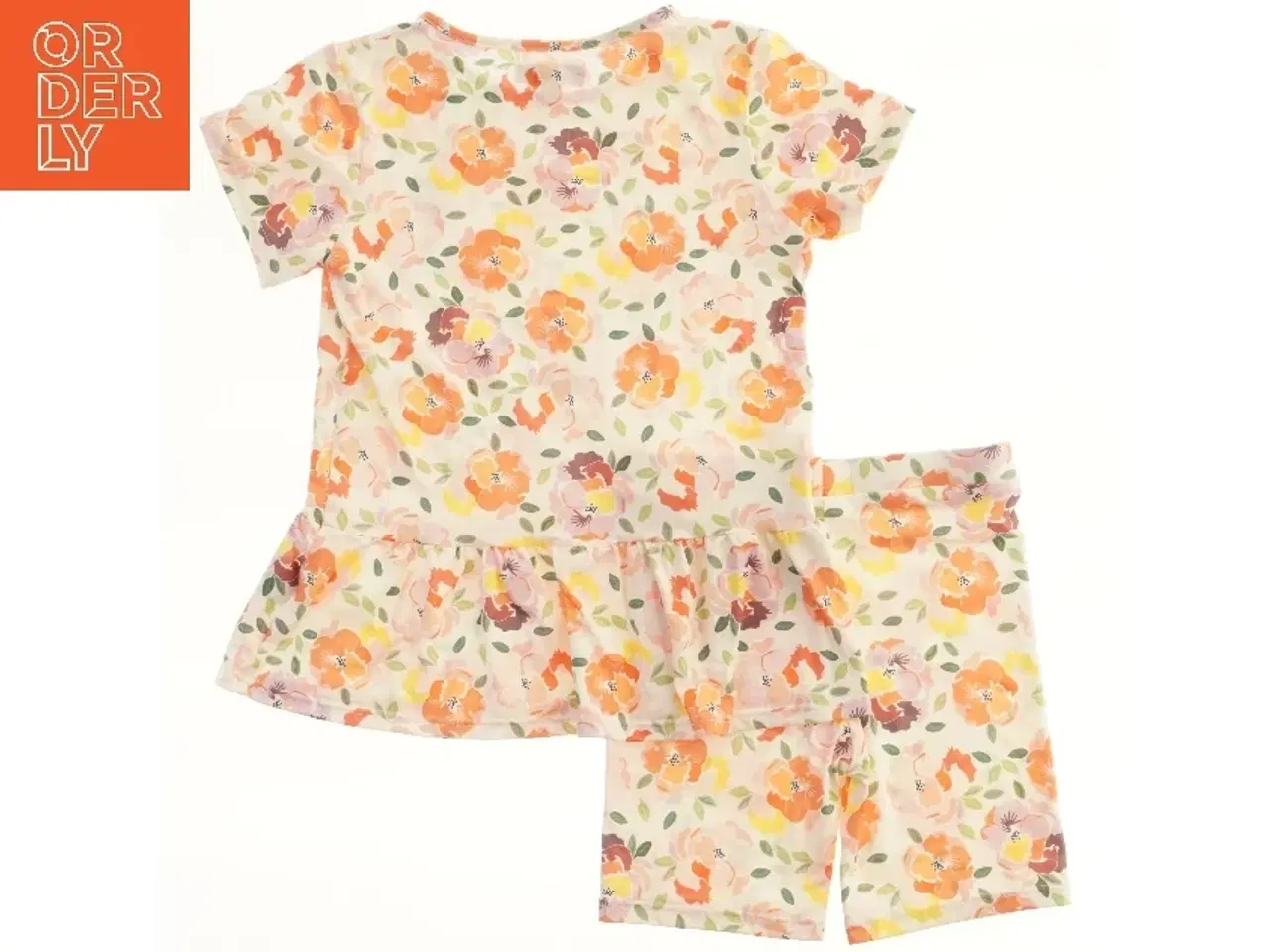 Billede 2 - Bluse og shorts sæt med blomsterprint fra LIBERTÉ Ami (str. 122)