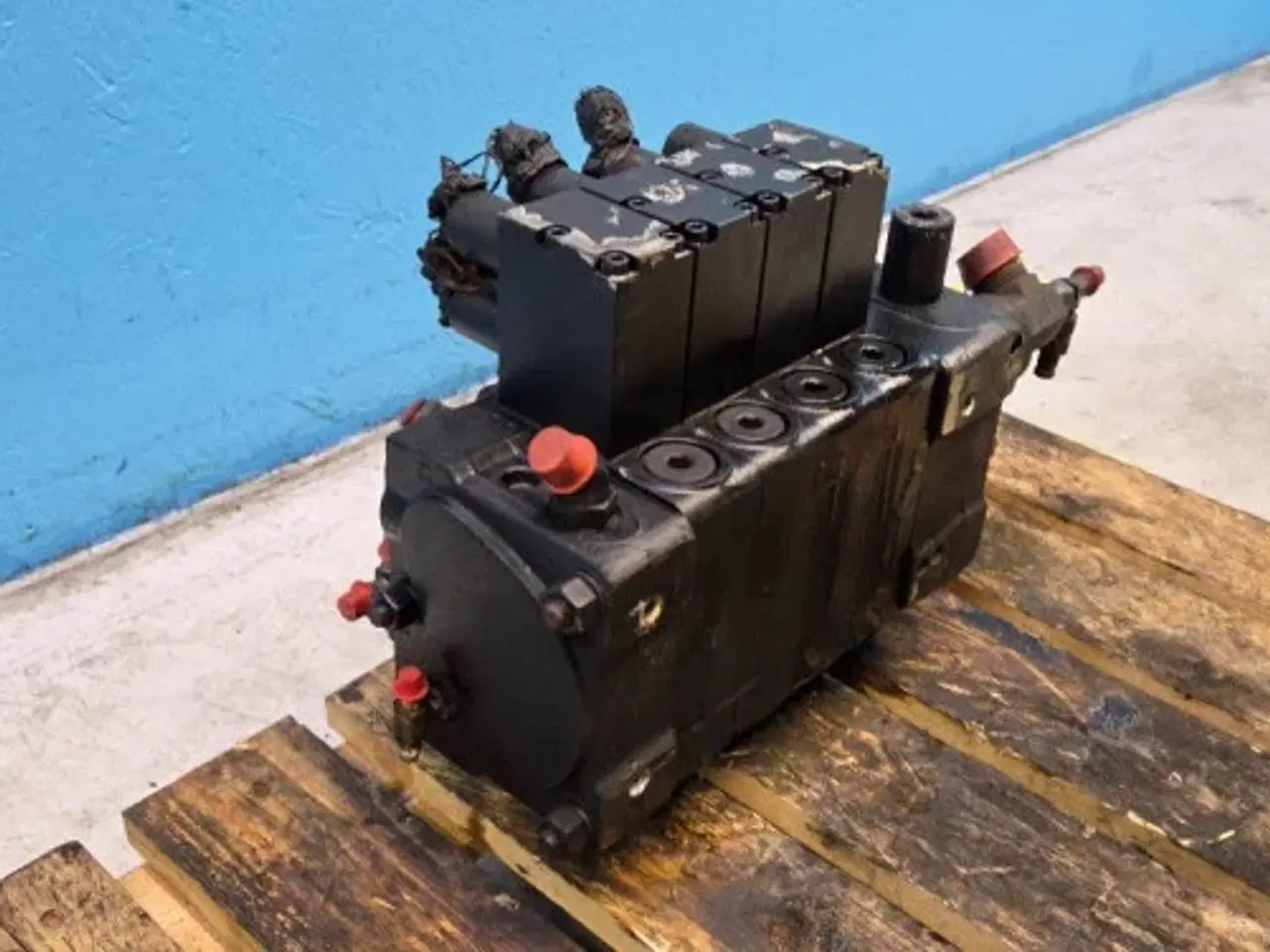 Billede 5 - Bobcat  TL38.70X  Hydraulikventil  7357421