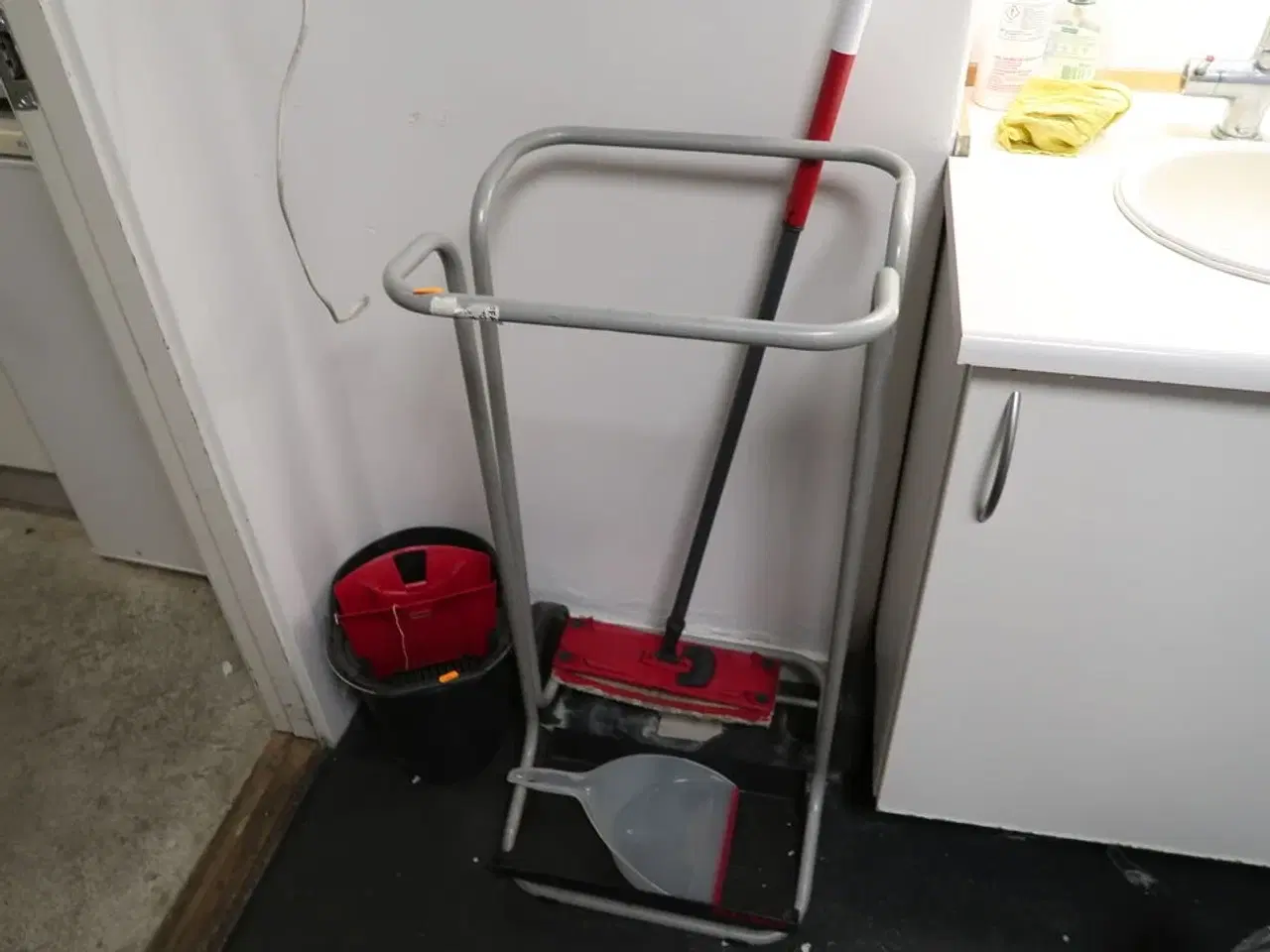 Billede 1 - Skraldespandsstativ samt spand