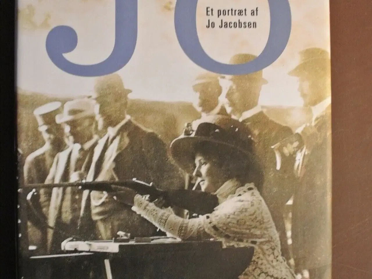 Billede 1 - jo - et portræt af jo jacobsen, af dorthe chakrava