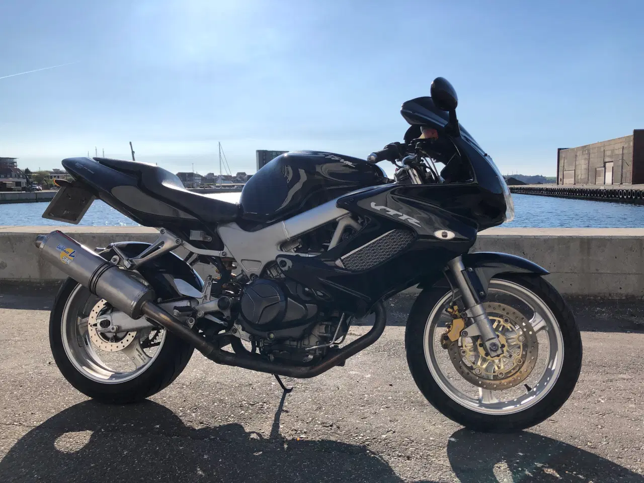 Billede 1 - Vtr 1000 Firestorm