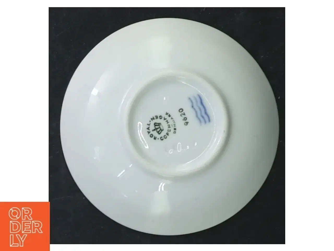 Billede 3 - Hvid porcelæns tallerken med monogram RH fra Royal Copenhagen (str. Ø 9 cm)
